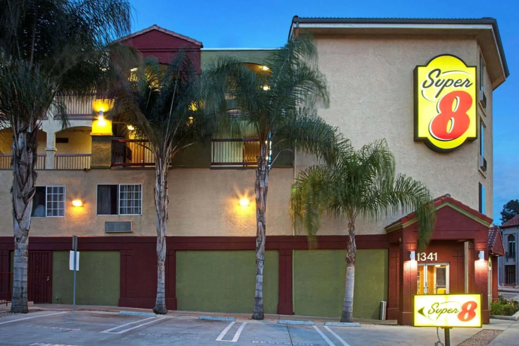 Super 8 by Wyndham – Los Angeles Downtown